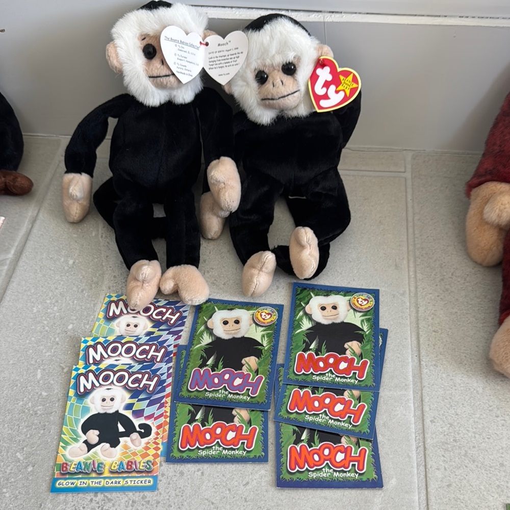 Ty 2 Mooch Beanies, 5 collector cards and 3 glow in the dark stickers.